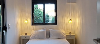 Stylish 2-bedroom apartment. Ideal for a family of 4 or 5; or for two couples.