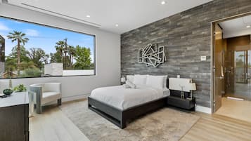 5 bedrooms, individually decorated, individually furnished, desk