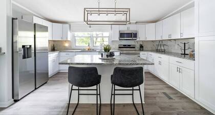 Hillside LKN - Lakefront - Priv Dock, Family Fun - Lake Norman Vacation Rental