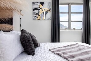 2 slaapkamers, een strijkplank/strijkijzer, wifi, beddengoed