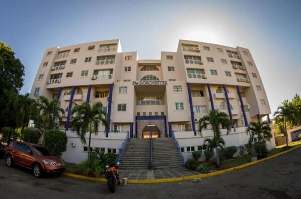 Exterior - Apartment centrally located in New Kingston (Kingston)