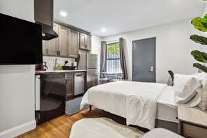 1 habitación, tabla de planchar con plancha, wifi y ropa de cama 