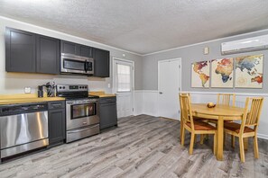 Economy Apartment | Dining room - Cozy Mtn. Getaway in South Asheville (Asheville)