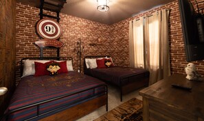 5 bedrooms, iron/ironing board, WiFi, bed sheets