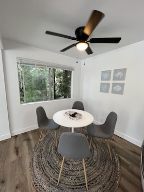 Dining - Cozy Apartment by the Beach (Ventura)