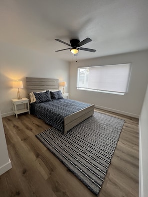 Room - Cozy Apartment by the Beach (Ventura)