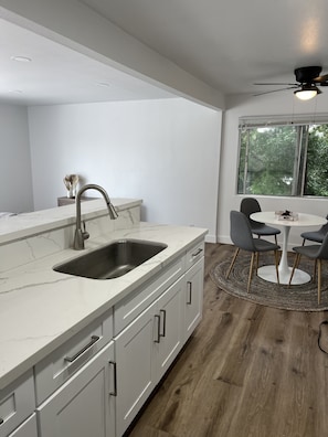 Private kitchen - Cozy Apartment by the Beach (Ventura)