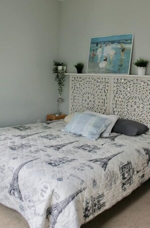 3 slaapkamers, een bureau, een strijkplank/strijkijzer, gratis wifi