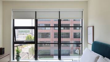 Egyptian cotton sheets, premium bedding, in-room safe, laptop workspace