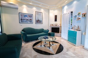 Living area - ΜΟΝΤΕΡΝΑ ΕΞΟΧΙΚΗ ΚΑΤΟΙΚΙΑ (Agiokampos)