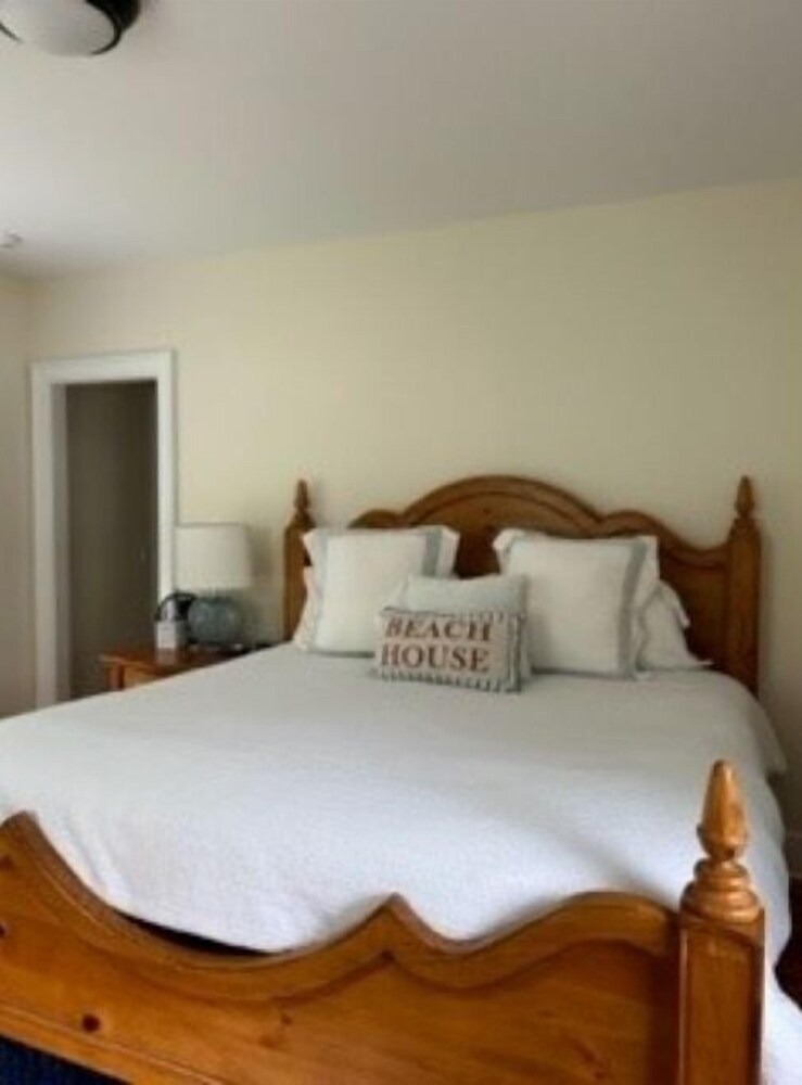 Edgartown Townhouse 1 mile from beach & walk to town! Edgartown Vrbo