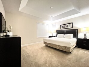 4 habitaciones, tabla de planchar con plancha, internet y ropa de cama