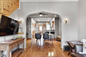 Smart TV, fireplace