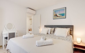 2 soverom, skrivebord, wi-fi (inkludert) og sengetøy