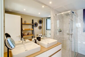Shower, hair dryer, towels, toilet paper - Exclusive, Quiet Urbanization Oasis 325 (AN)
