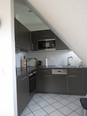 Fridge, dishwasher, coffee/tea maker, toaster - Vacation apartment Kogge (Wittdün auf Amrum)