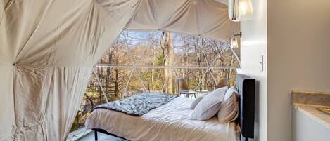1 bedroom, bed sheets
