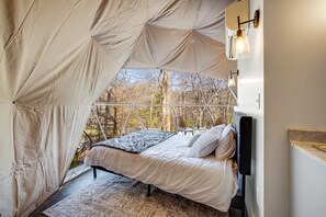 1 bedroom, bed sheets