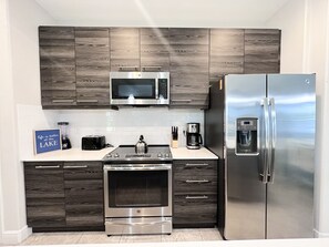 冰箱、微波炉、烤箱、洗碗机