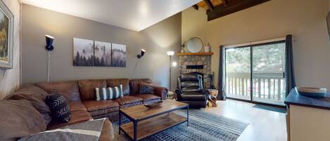 TV, caminetto, lettore DVD