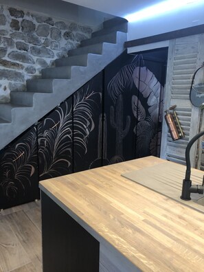 المنشأة من الداخل