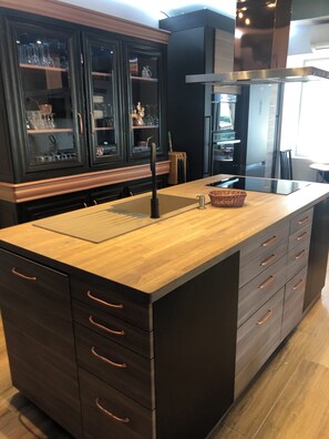 ثلاجة، ميكروويف، فرن، موقد طهي مسطح