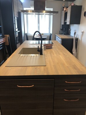 ثلاجة، ميكروويف، فرن، موقد طهي مسطح