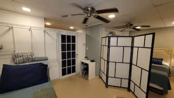 2 Schlafzimmer, Zimmersafe, Schreibtisch, Bügeleisen/Bügelbrett