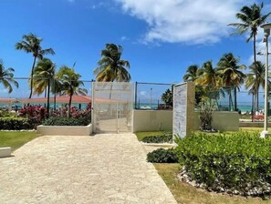 المنطقة المحيطة بالمنشأة