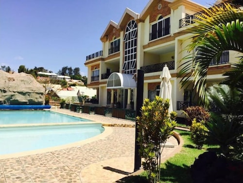 1 Bedroom Apartment with Air Conditioning 85 m² - Kitchen and Terrace