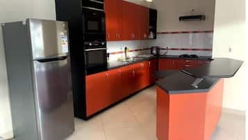 Kühlschrank, Mikrowelle, Ofen