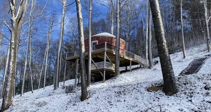 Elevated eclectic yurt with wrap-around porch, hot tub, and mountain view!