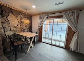 Dining - small rental for couple gateway (Dalton)