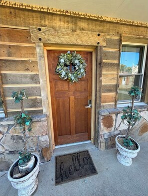 Exterior detail - small rental for couple gateway (Dalton)