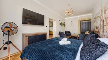 Premium Quadruple Room | Hypo-allergenic bedding, individually decorated, individually furnished