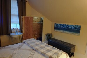 4 bedrooms, desk, iron/ironing board, WiFi - Cozy family-friendly cottage on beautiful Shining Sea bike trail (Falmouth)