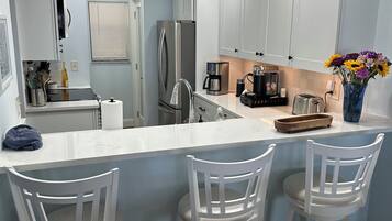 冰箱、微波炉、烤箱、炉灶