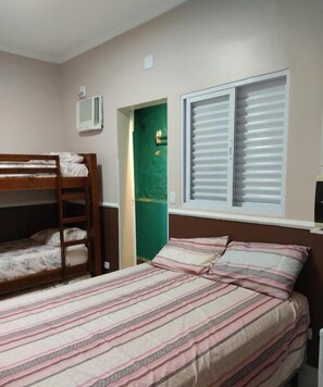 Classic Room | 1 bedroom, free WiFi - Hospedaria Antídoto (Guarujá)