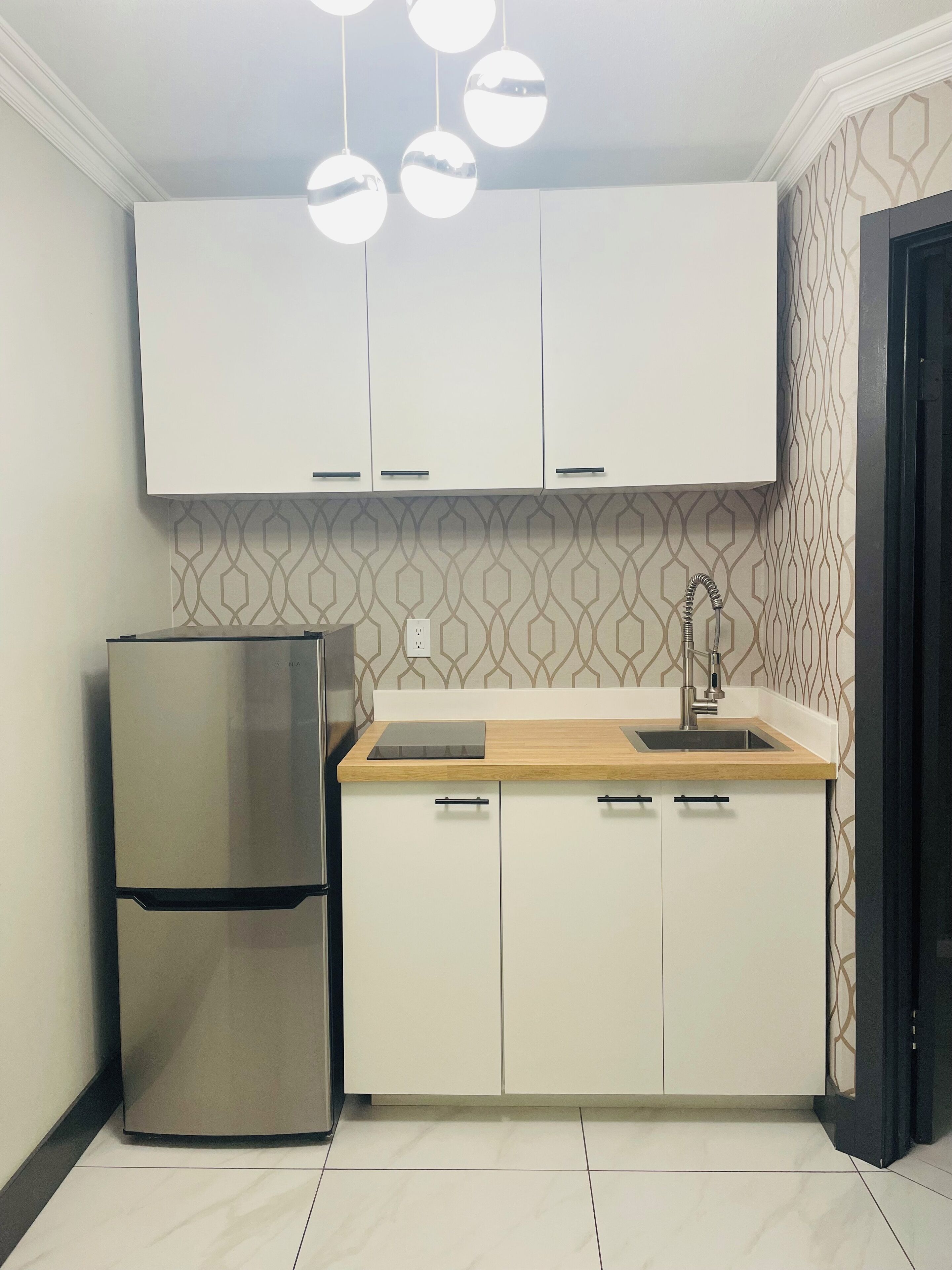 room, 2 queen beds, kitchenette | private kitchenette | microwave, coffee/tea maker