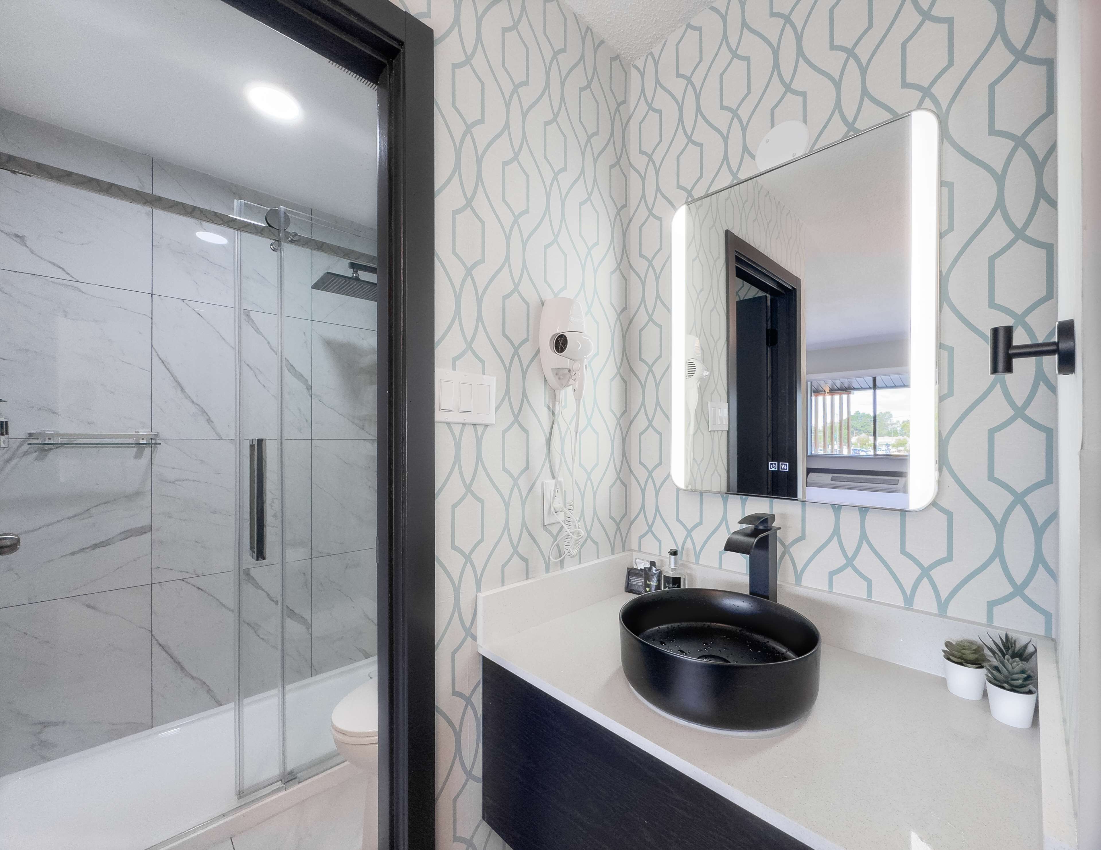 shower, rainfall showerhead, free toiletries, hair dryer