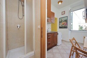Hair dryer, towels, soap, toilet paper - SMALL HOUSE IN ROME (Roma)