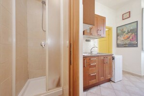 Hair dryer, towels, soap, toilet paper - SMALL HOUSE IN ROME (Roma)