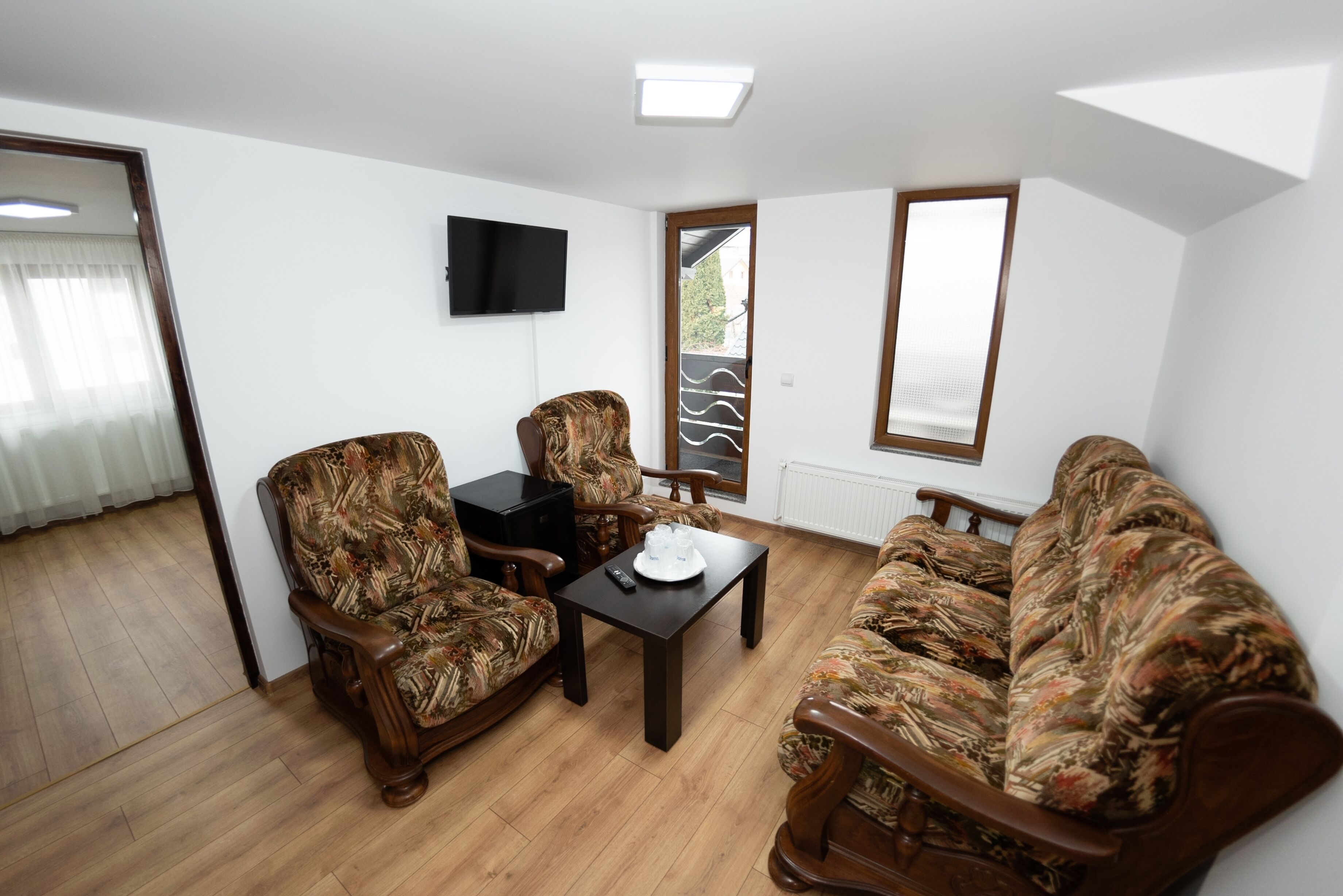 Appartement Standard | Coin séjour | TV connectée de 80 pouces avec chaînes par câble, télévision