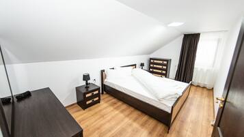 Hypo-allergenic bedding, desk, laptop workspace, free WiFi