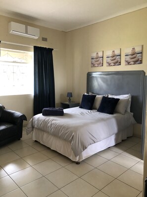 Comfort Double Room | Individually furnished, iron/ironing board, free WiFi, bed sheets