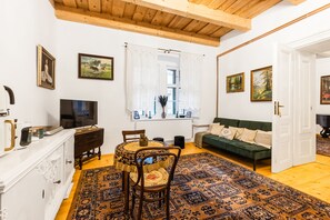 TV, fireplace, stereo