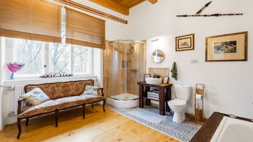 Bathtub, towels