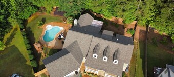 Welcome to the Posh Farmhouse with swimming pool!