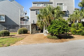 Exterior - Little Pelican — Cozy Dog-Friendly Cottage · Steps to Gulf Beach · Sleeps 4 (Port St. Joe)