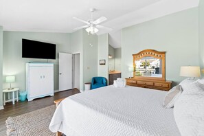 1 bedroom, iron/ironing board, free WiFi, bed sheets - Cozy Dog-Friendly Cottage · Steps to Gulf Beach (Port St. Joe)